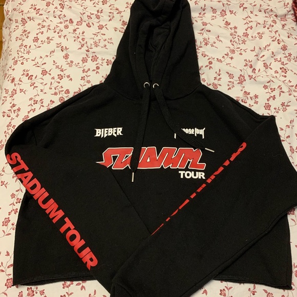 H&M Tops - Justin Bieber Stadium Tour Cropped Hoodie